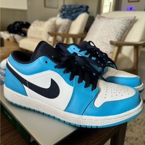 Air Jordan 1 Low UNC